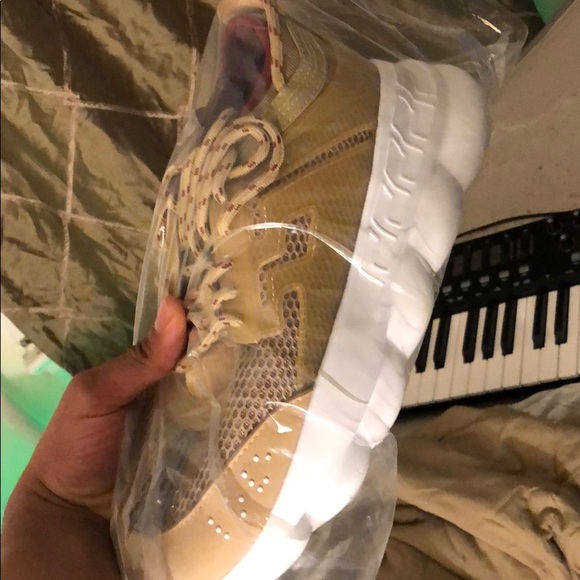 Versace - Picture 2 of 3